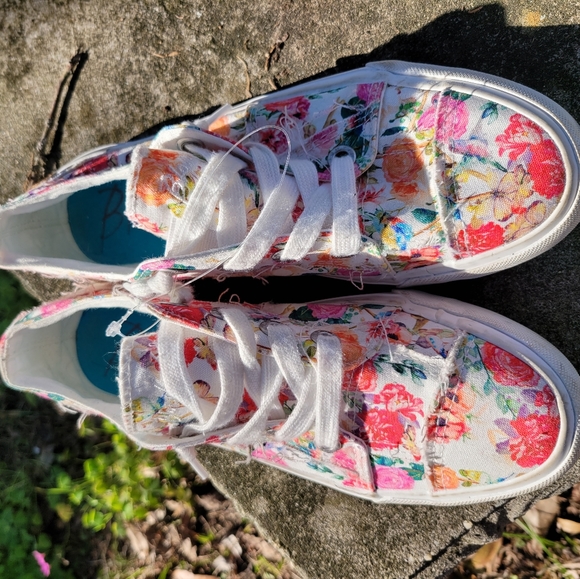 Beautiful floral Spring pair of Blowfish Malibu vegan sneaks, sz 8 in EUC - Picture 9 of 12